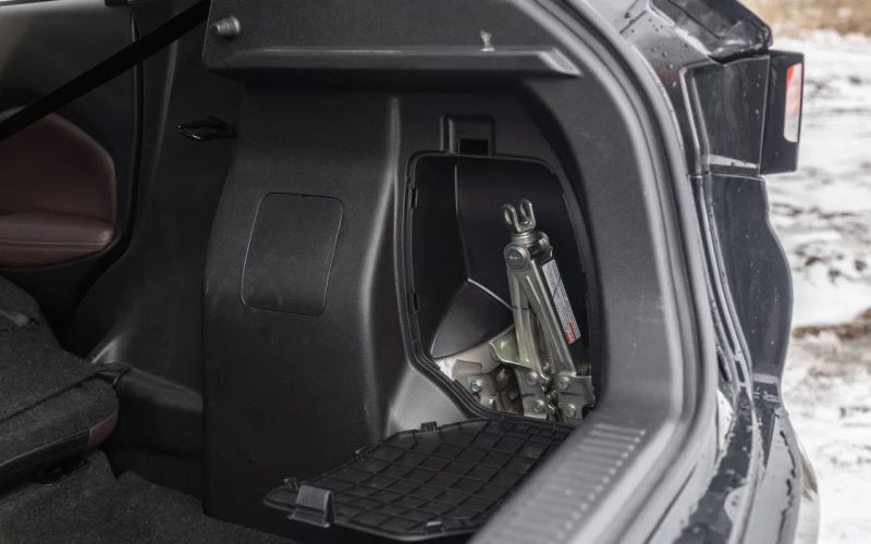 
            Тест нового Suzuki Fronx. Кроссовер, который прикинулся бюджетником
        