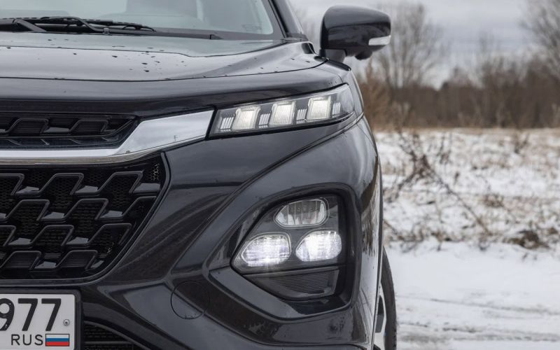 
            Тест нового Suzuki Fronx. Кроссовер, который прикинулся бюджетником
        