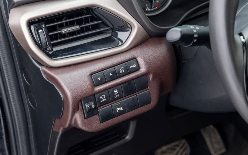 
            Тест нового Suzuki Fronx. Кроссовер, который прикинулся бюджетником
        