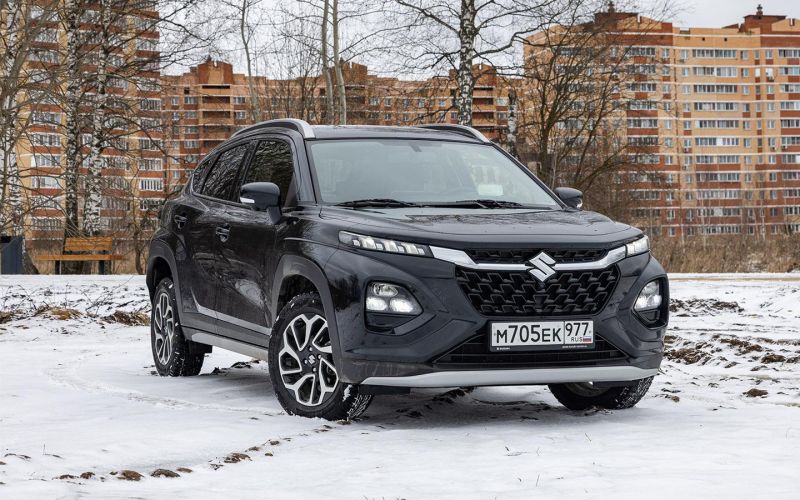 
            Тест нового Suzuki Fronx. Кроссовер, который прикинулся бюджетником
        