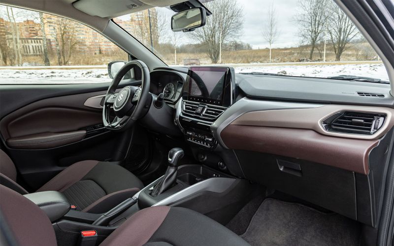 
            Тест нового Suzuki Fronx. Кроссовер, который прикинулся бюджетником
        