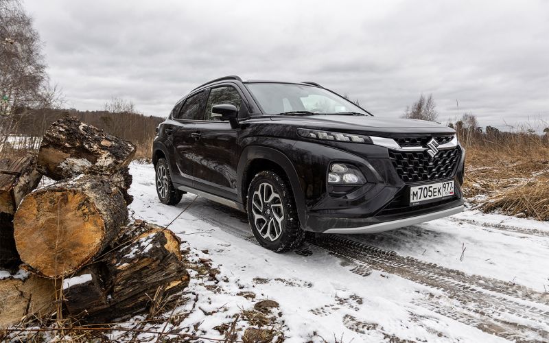 
            Тест нового Suzuki Fronx. Кроссовер, который прикинулся бюджетником
        
