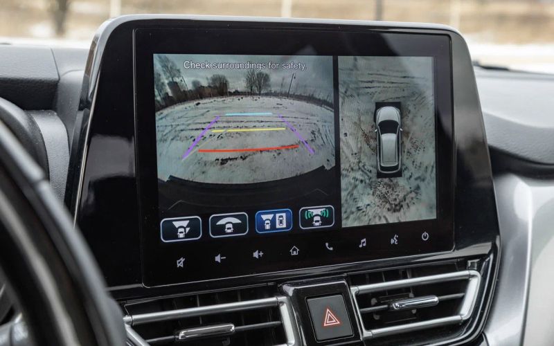 
            Тест нового Suzuki Fronx. Кроссовер, который прикинулся бюджетником
        