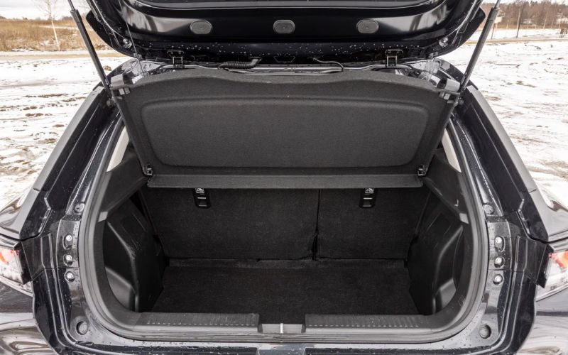 
            Тест нового Suzuki Fronx. Кроссовер, который прикинулся бюджетником
        