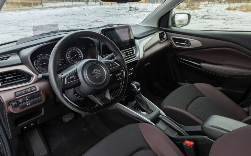 
            Тест нового Suzuki Fronx. Кроссовер, который прикинулся бюджетником
        