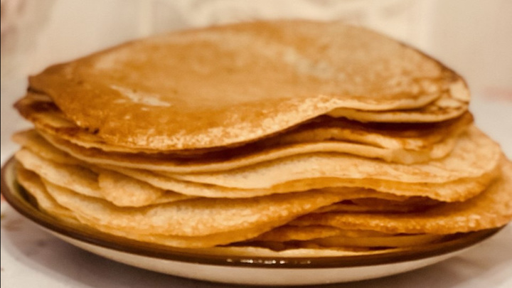 В Красноярском крае участница конкурса по поеданию блинов подавилась и умерла - Новости на Вести.ru