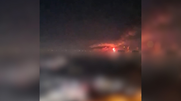 В МЧС сообщили о пожаре на нефтеперерабатывающем заводе в Уфе - Новости на Вести.ru