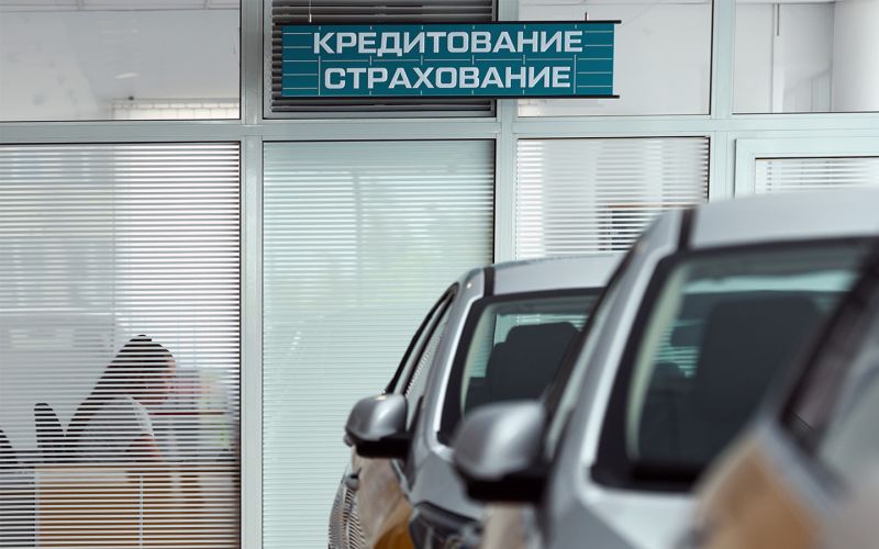 
            В России перестали покупать новые автомобили. Эксперты назвали причины
        