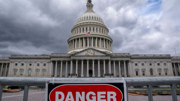 В Сенате США заявили о якобы попытках РФ и КНР взломать мессенджер Signal - Новости на Вести.ru