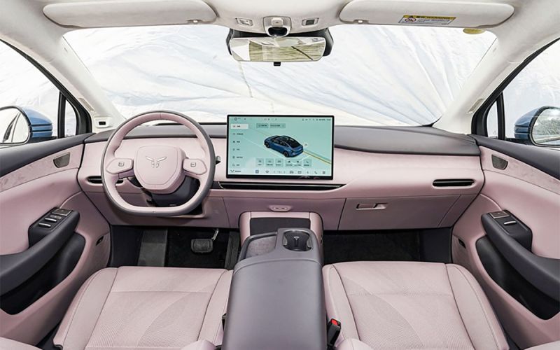 
            3 новинки от Hongqi: «умные» седан, кроссовер и летающий автомобиль
        