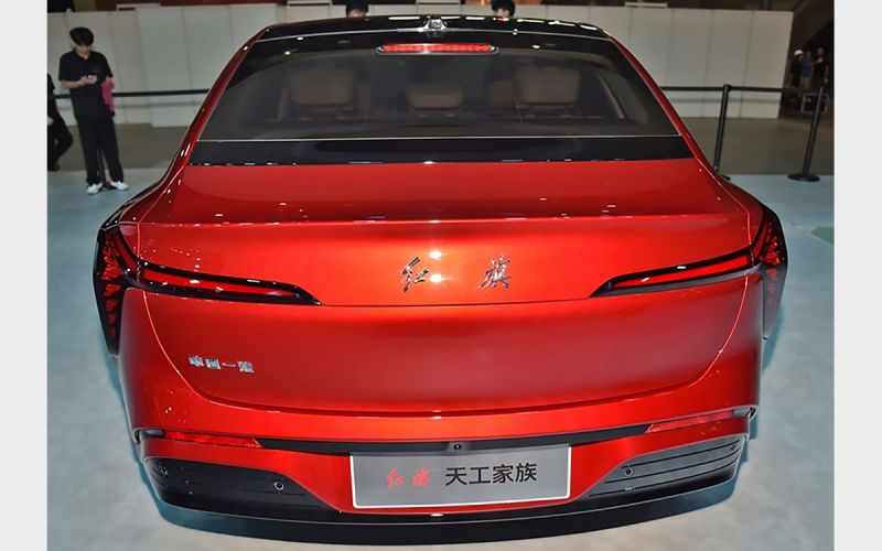 
            3 новинки от Hongqi: «умные» седан, кроссовер и летающий автомобиль
        