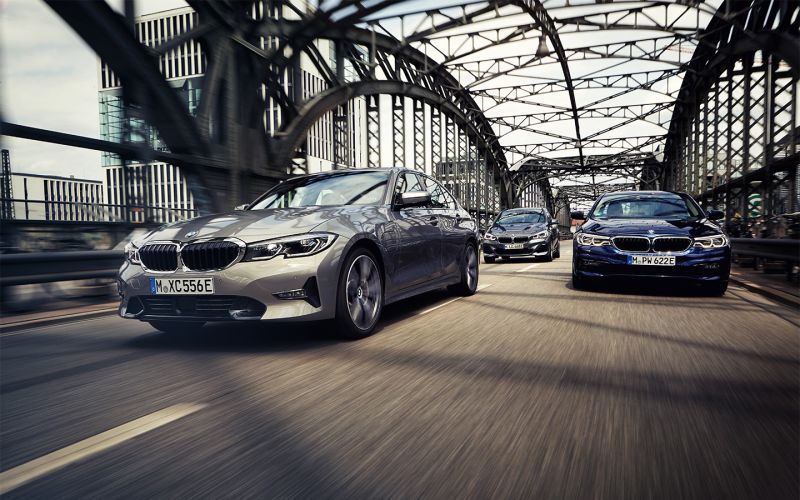 
            5 автомобилей — героев мемов. Ироничный обзор к 1 апреля
        