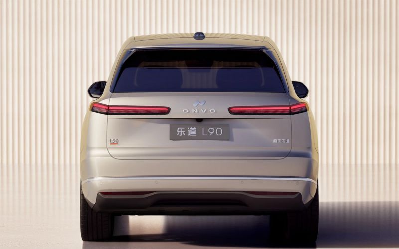 5 значимых премьер Шанхайского автосалона. От «Светлячка» до царь-мотора