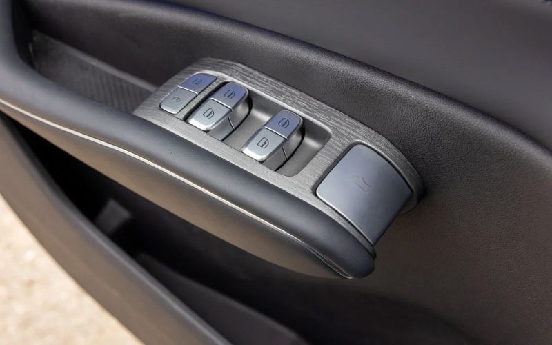 
            7 ступеней принятия. Первый тест флагманского кроссовера Omoda C7
        