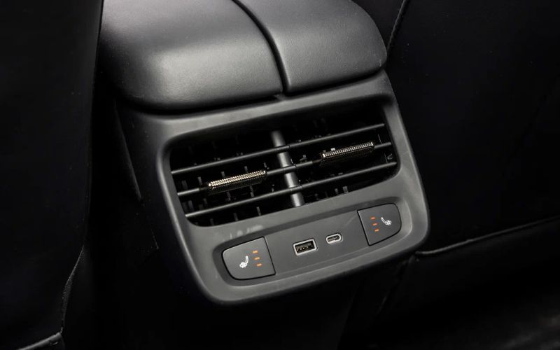 
            7 ступеней принятия. Первый тест флагманского кроссовера Omoda C7
        