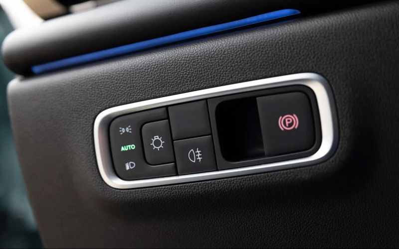 
            7 ступеней принятия. Первый тест флагманского кроссовера Omoda C7
        