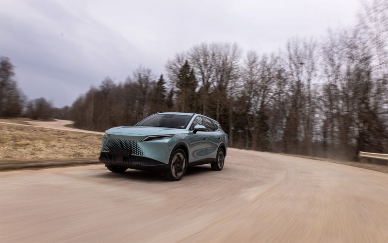 
            7 ступеней принятия. Первый тест флагманского кроссовера Omoda C7
        