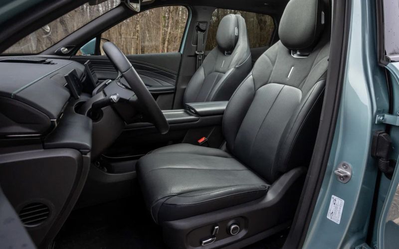 
            7 ступеней принятия. Первый тест флагманского кроссовера Omoda C7
        