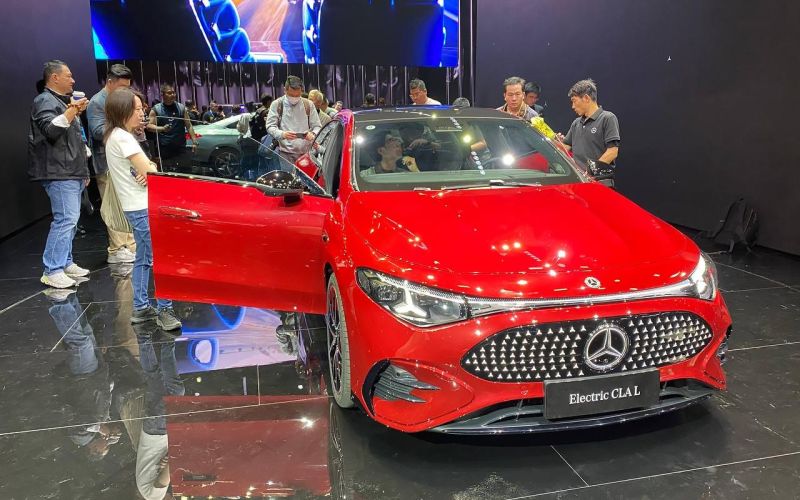 
            Европейцы приехали с пустыми руками. Репортаж из автосалона в Шанхае
        