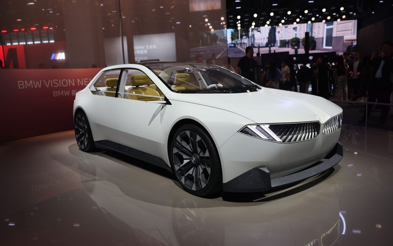 
            Европейцы приехали с пустыми руками. Репортаж из автосалона в Шанхае
        