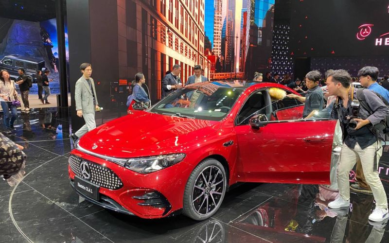 
            Европейцы приехали с пустыми руками. Репортаж из автосалона в Шанхае
        