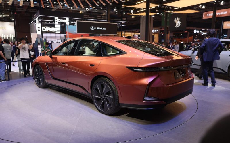 Haval и Tank представили новые внедорожники. Онлайн с Шанхая-2025