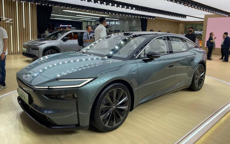 Haval и Tank представили новые внедорожники. Онлайн с Шанхая-2025