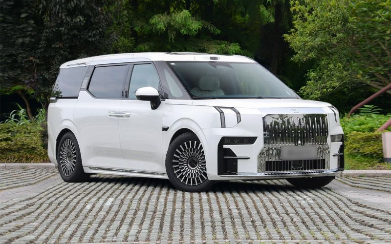 
            «Икс 2». Сколько стоят попавшие под налог на роскошь «китайцы» в КНР
        