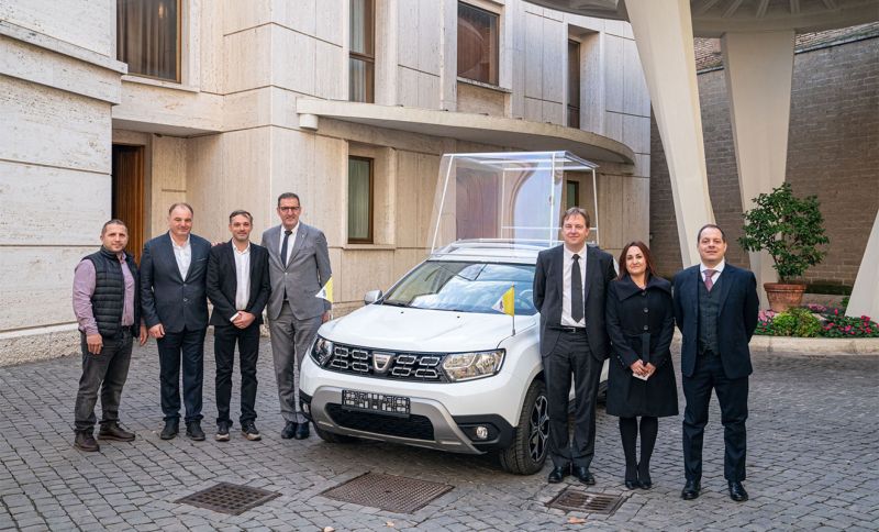 
            Машины Папы Римского: на чем ездил Папа Франциск и другие понтифики
        