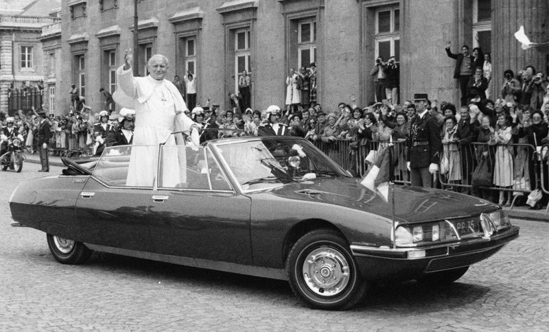 
            Машины Папы Римского: на чем ездил Папа Франциск и другие понтифики
        