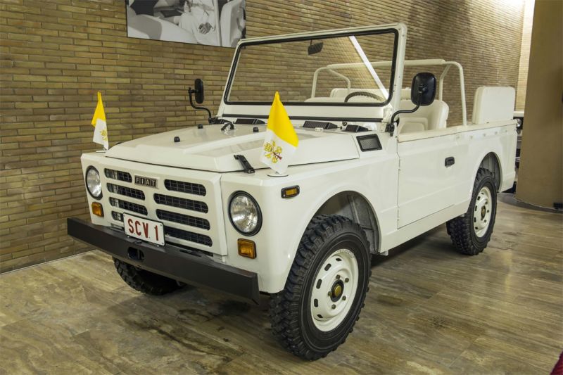 
            Машины Папы Римского: на чем ездил Папа Франциск и другие понтифики
        