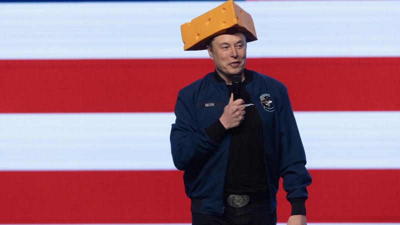 Маск общался с главой аппарата Белого дома "как с секретаршей", пишет DM