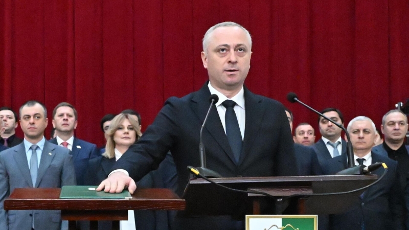 Мишустин поздравил Делбе с назначением премьером Абхазии