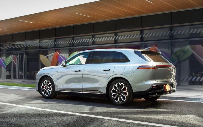 
            От Lada Iskra до новых внедорожников. Какие автомобили купить в апреле
        