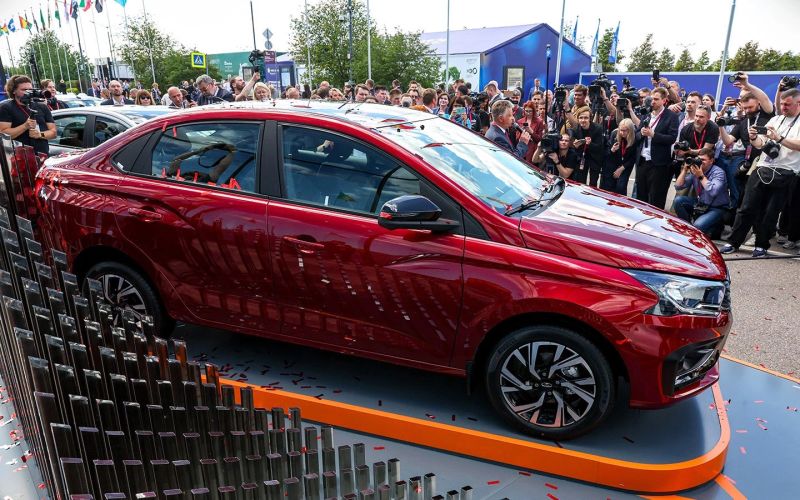 
            От Lada Iskra до новых внедорожников. Какие автомобили купить в апреле
        