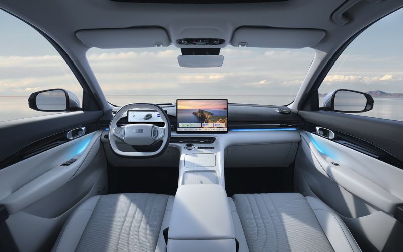 
            От Lada Iskra до новых внедорожников. Какие автомобили купить в апреле
        