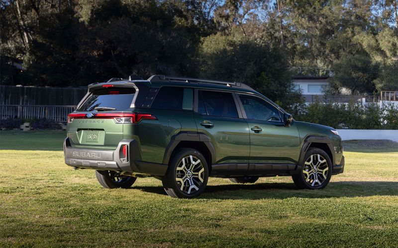 Перешагнул за 30 лет. Subaru показал Outback нового поколения