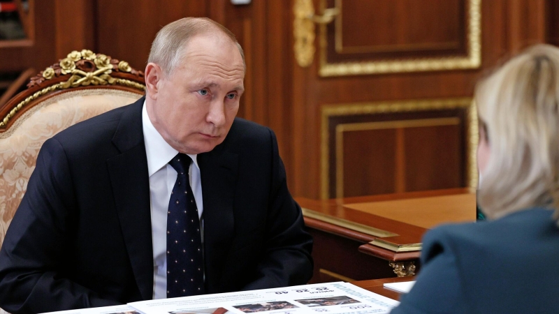 Путин в пятницу примет доклад министра культуры