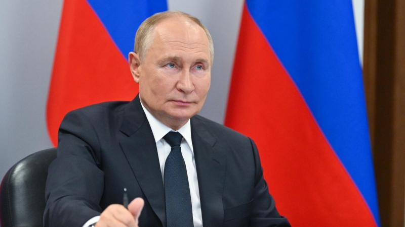 Путин в середине дня проведет совещание с министрами, сообщил Песков