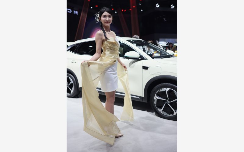 Самые эффектные девушки автосалона в Шанхае 2025. Фоторепортаж