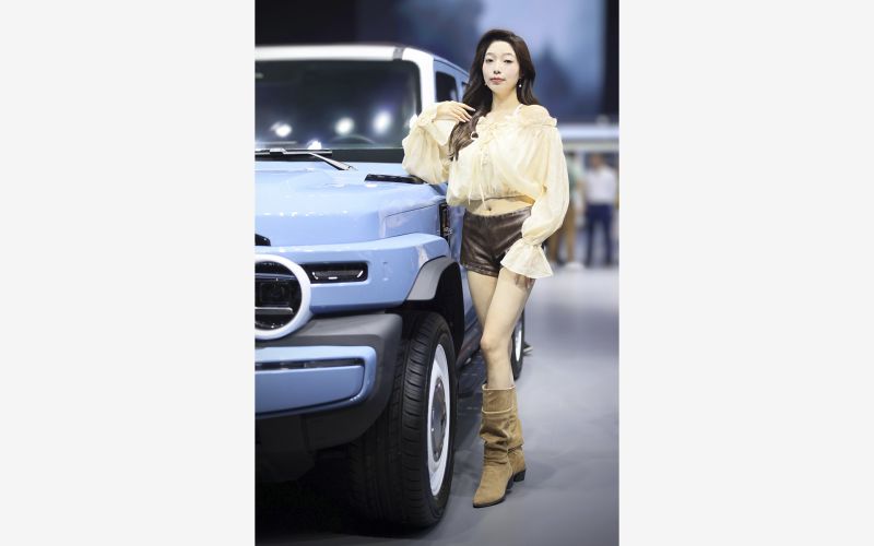 Самые эффектные девушки автосалона в Шанхае 2025. Фоторепортаж