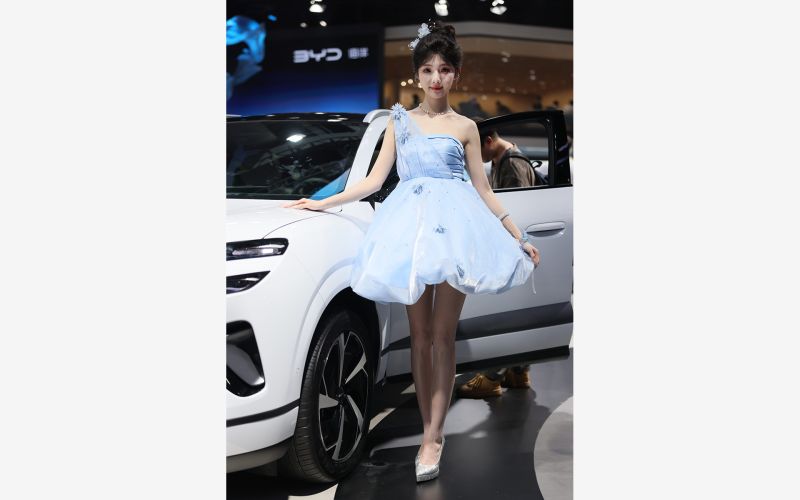 Самые эффектные девушки автосалона в Шанхае 2025. Фоторепортаж