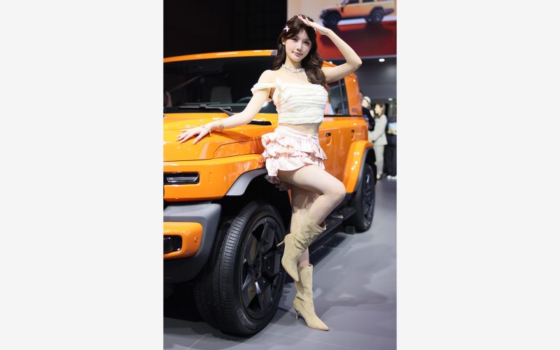 Самые эффектные девушки автосалона в Шанхае 2025. Фоторепортаж