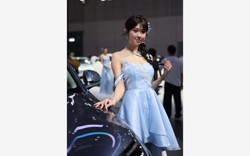 Самые эффектные девушки автосалона в Шанхае 2025. Фоторепортаж