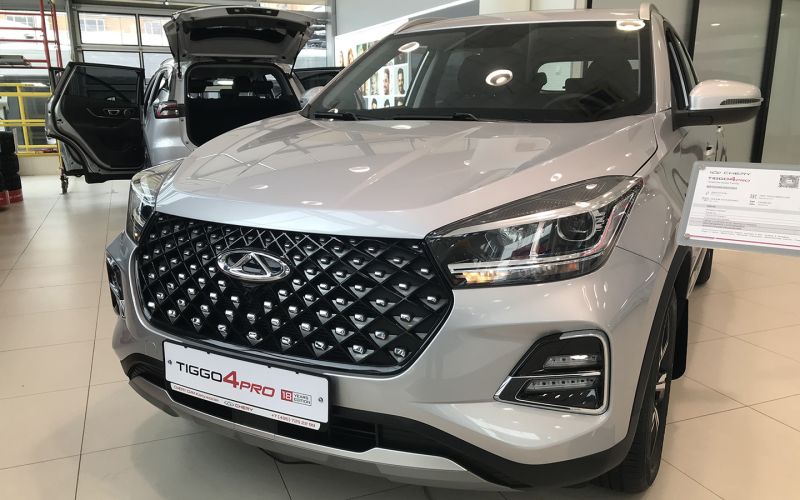 
            Скидки до ₽1,6 млн. Как дилеры пытаются избавиться от китайских машин
        