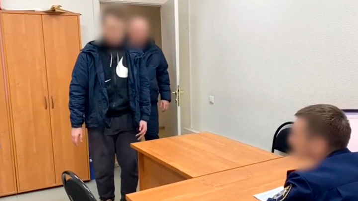 В Архангельске арестовали студента, поджегшего четыре полицейские машины - Новости на Вести.ru