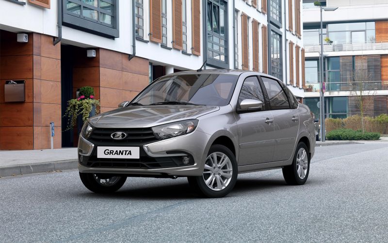 Выгода — ₽300 тыс. Как мы покупали Lada Granta с минимальным пробегом