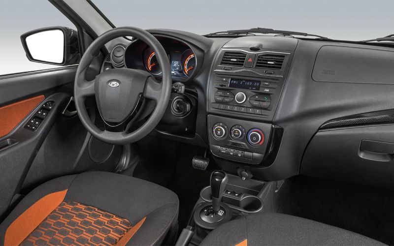 Выгода — ₽300 тыс. Как мы покупали Lada Granta с минимальным пробегом