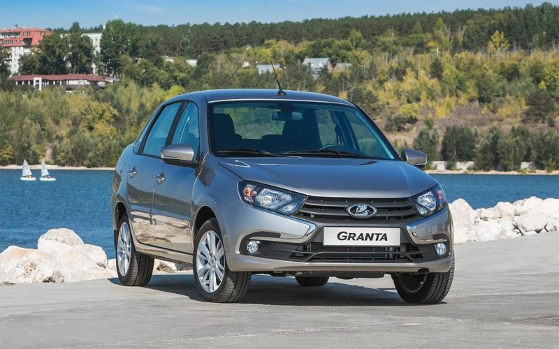 Выгода — ₽300 тыс. Как мы покупали Lada Granta с минимальным пробегом