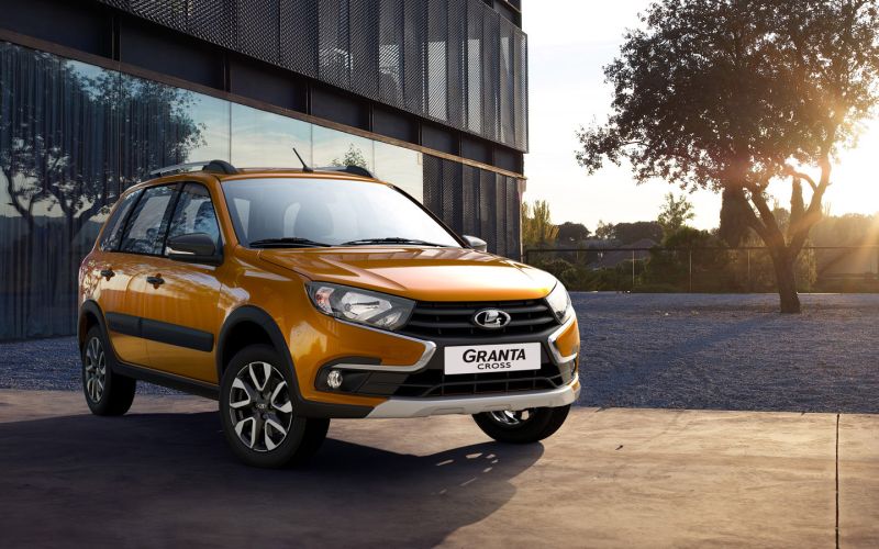 Выгода — ₽300 тыс. Как мы покупали Lada Granta с минимальным пробегом